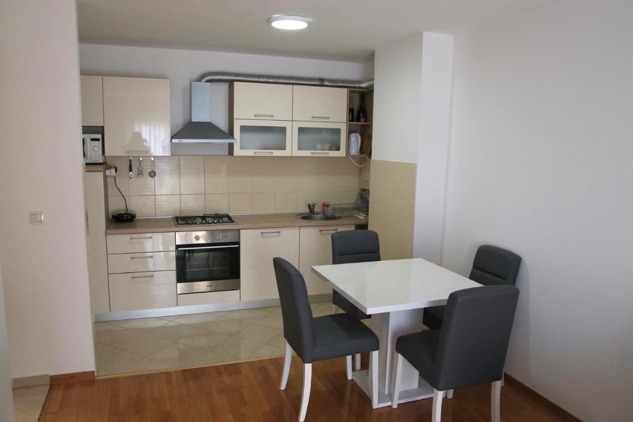 Apartment Pearl-Free Parking Makarska Exteriör bild